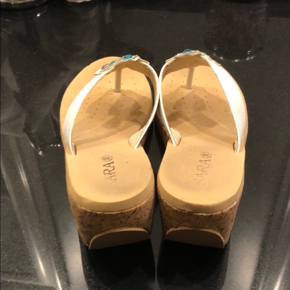 Moderate use sandals - Picture 3 of 4